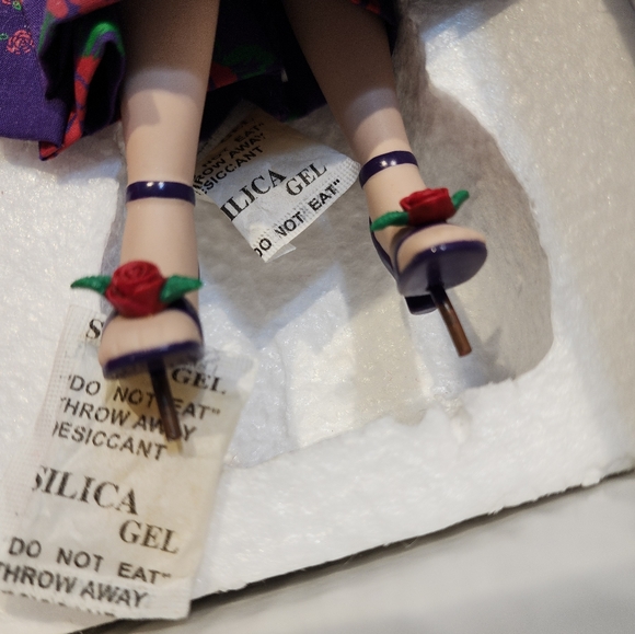 Betty Boop "Over Fifty and Fabulous" Porcelain Doll by Syd Hap - Picture 4 of 11